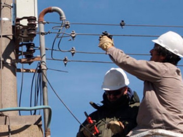 Vecinos de Loma Negra reclaman por cortes de luz reiterados